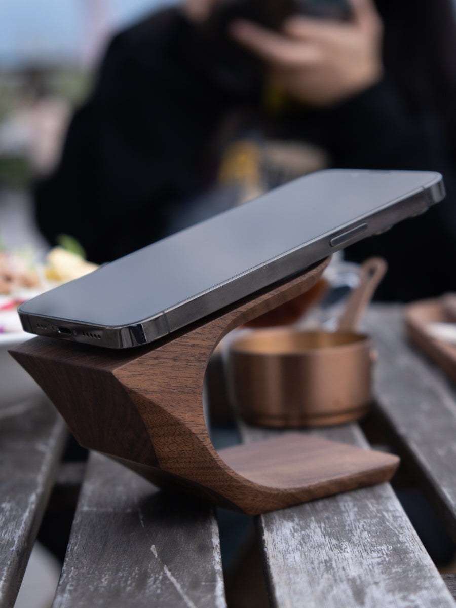 MagSafe Elegance Wooden iPhone Holder