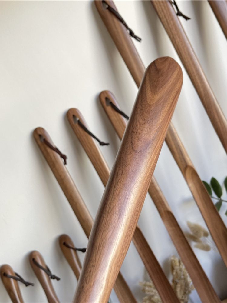 Japanese-style solid wood shoehorn